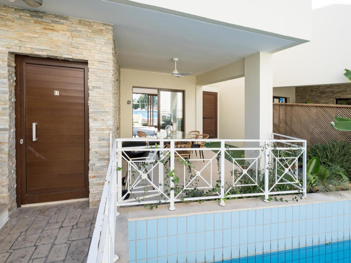 Sanders Aqua Park Resort - Precious 3-Bedroom Holiday Home With Shared Pool Лимасол Экстерьер фото